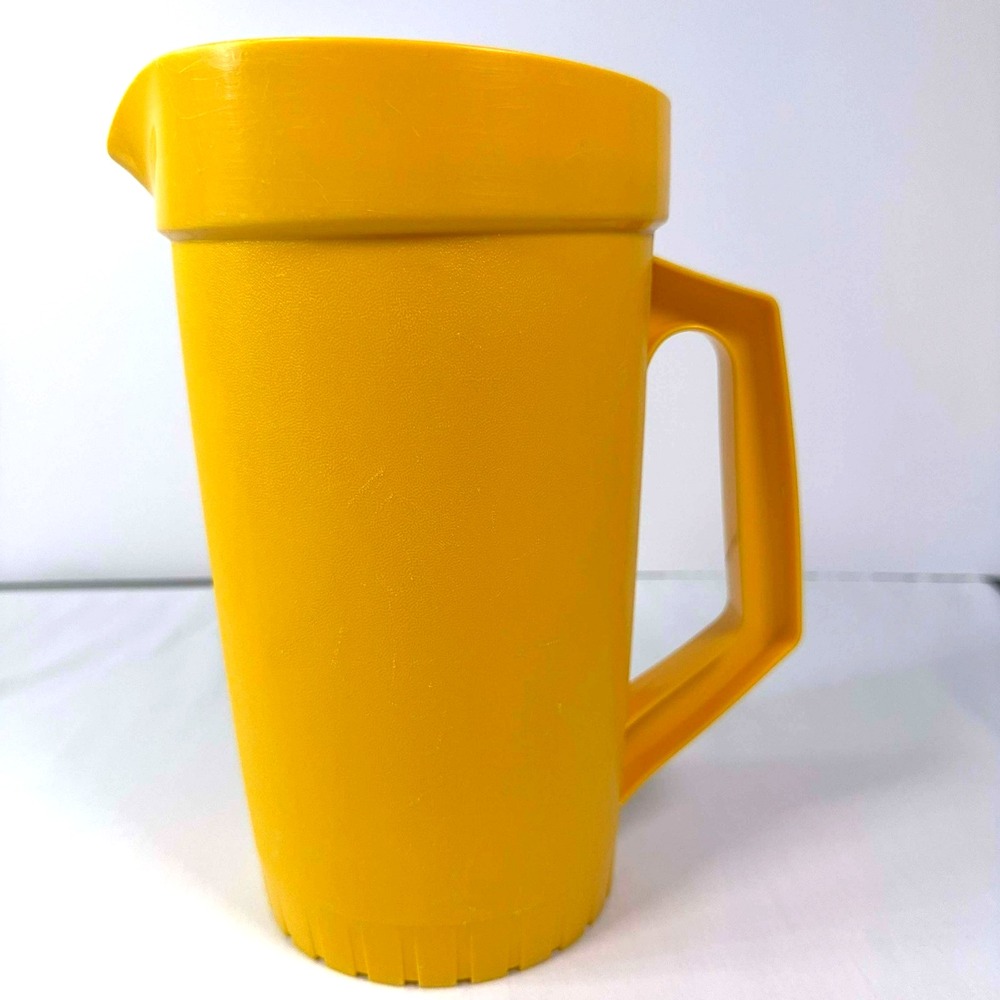 Vintage Tupperware Yellow Pitcher Push Button Lid 802-9 800-6 Retro